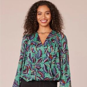 Democracy V-Neck Leaf Print blouse Size XS